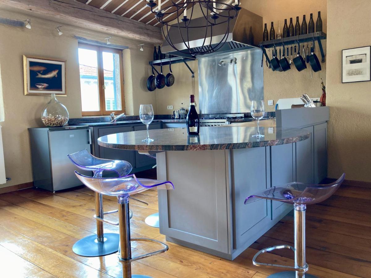 Villa 5 Star Rated Exclusive House In Village *